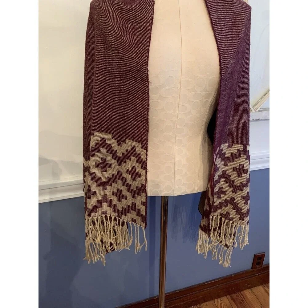 Unbranded fringed reversible